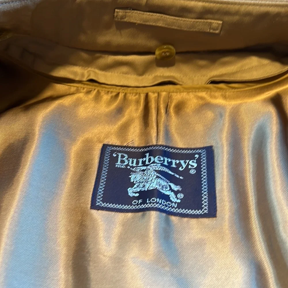 BURBERRY Trench Coat